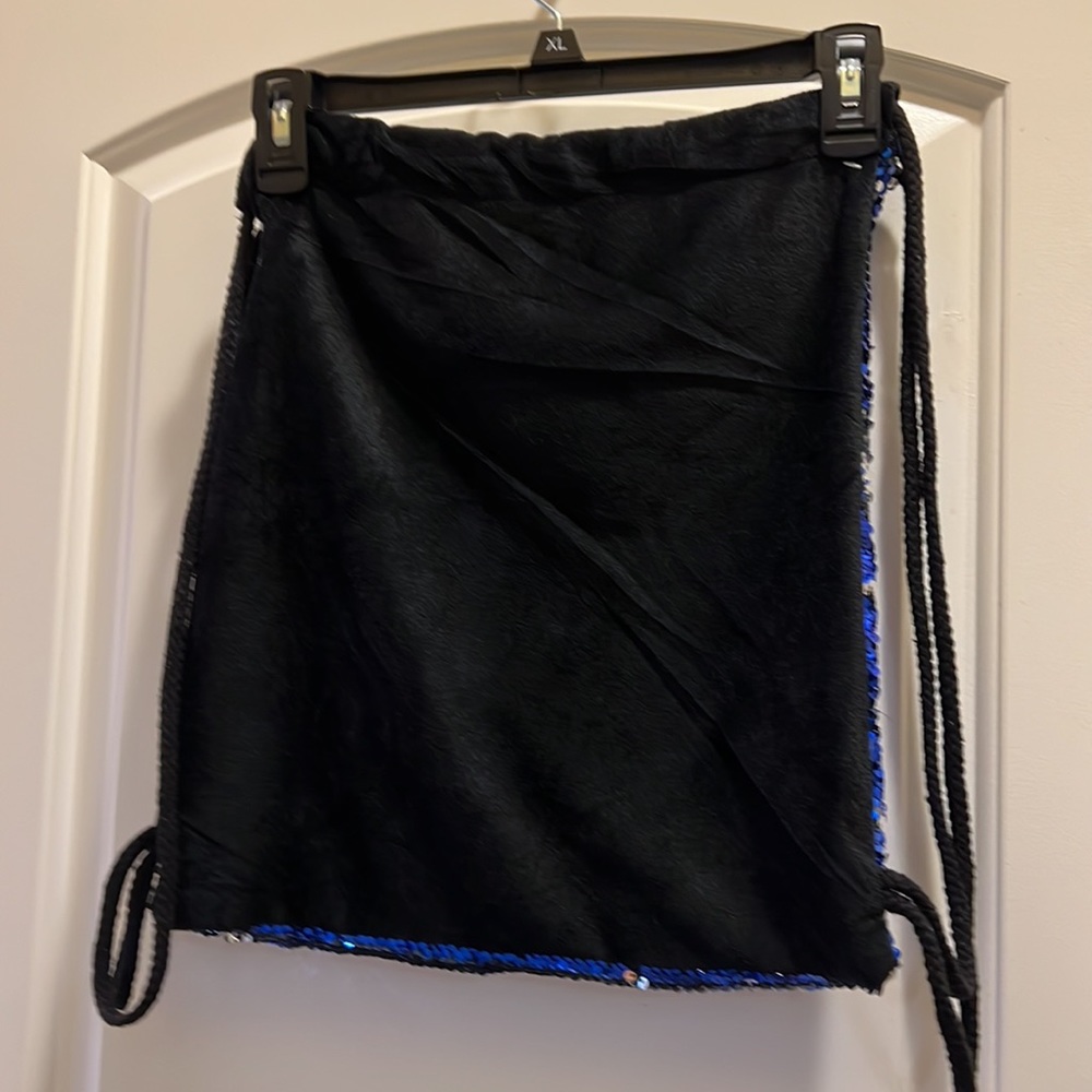New Sequined Back Back - Picture 4 of 7